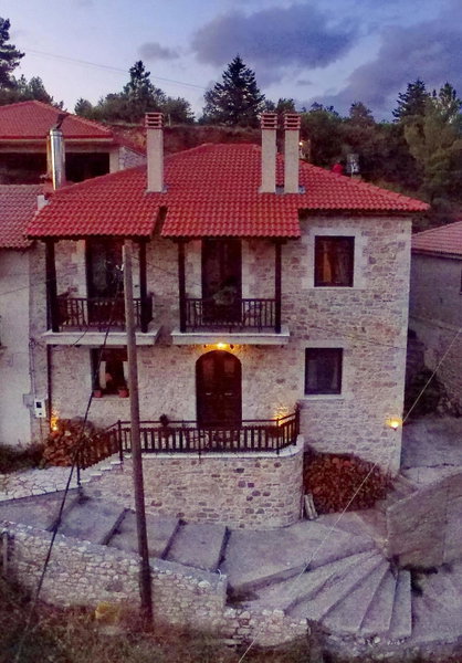 Thea Valtessinikou, Valtessiniko, Greece