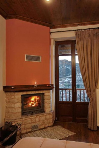 Thea Valtessinikou, Valtessiniko, Greece