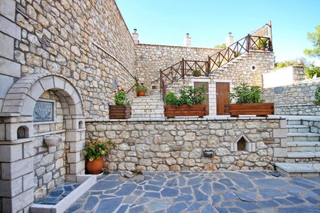 Thea Valtessinikou, Valtessiniko, Greece