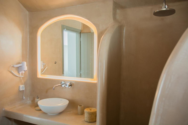 Amphitrite Suites Santorini, Vóthon, Greece