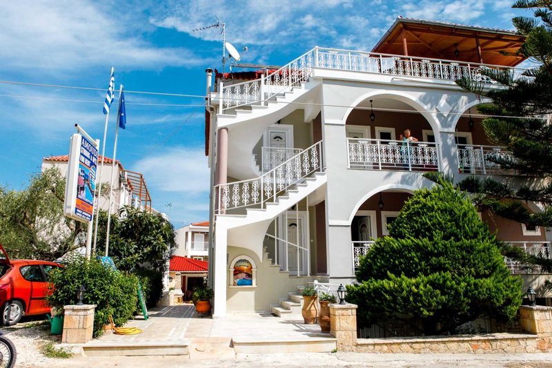 Amoudi Studios Apartments Hotel, Amoudi, Greece