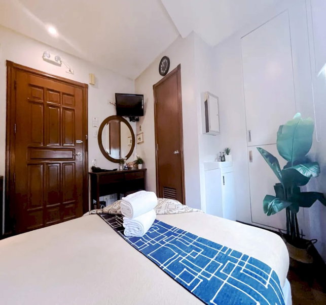 Townhouse OAK Metro Manila Near Osmena Highway PNR Pasay formerly Avitel Hotel, Makati, Philippines