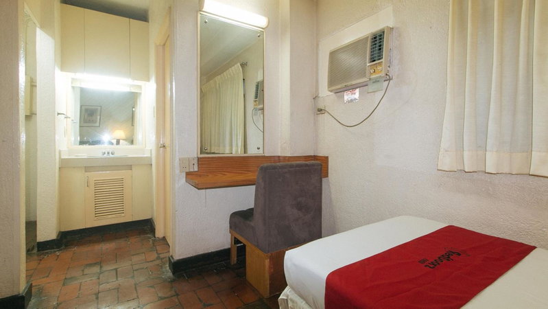 RedDoorz at Broadway Court Apartelle II Quezon City, Manila, Philippines
