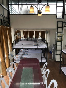 The Mansion: 18 Pax Budget Near Airport Terminal Pasay, Manila, Philippines