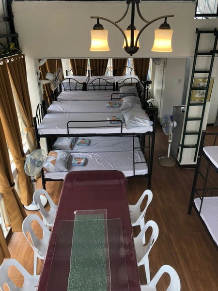The Mansion: 18 Pax Budget Near Airport Terminal Pasay, Manila, Philippines