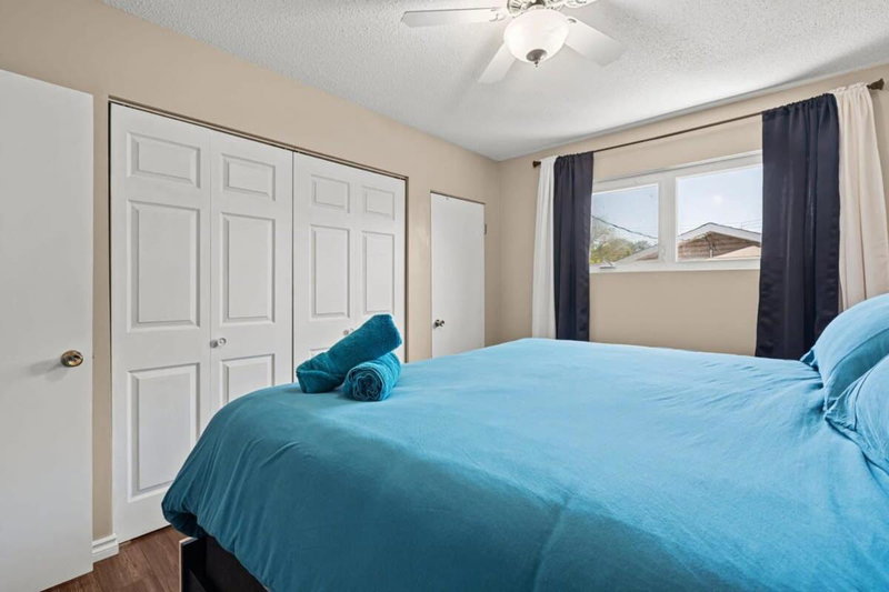 Bahama Breeze I Hot Tub I Pool I 5 Bedroom, Drumheller, Canada