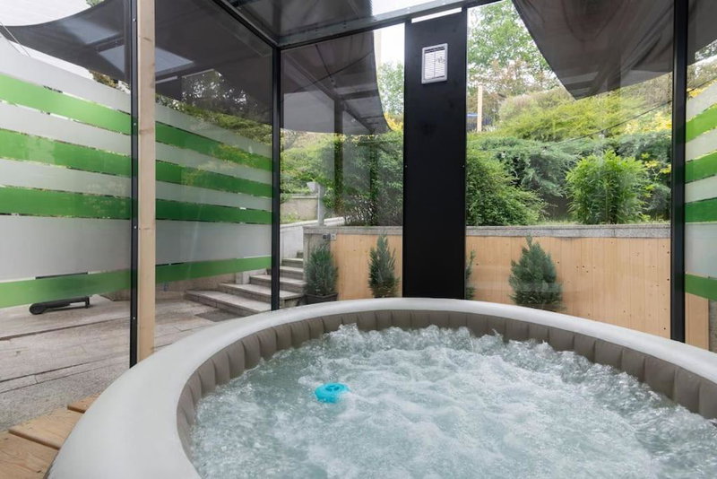 Miami Lovely romantic Garden apartment with whirlpool, Prague, Czechia