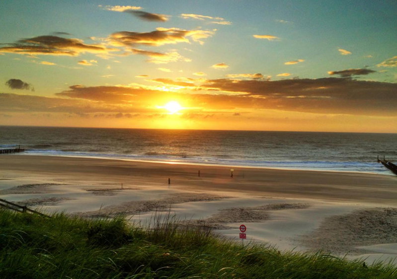 AMAZING BEACH & SUNSETS JUST 75m FROM THE BEACH!, Cadzand-Bad, The Netherlands