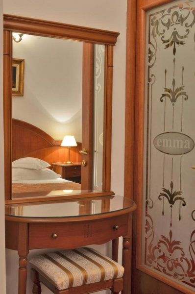 Hotel Emma West, Craiova, Romania