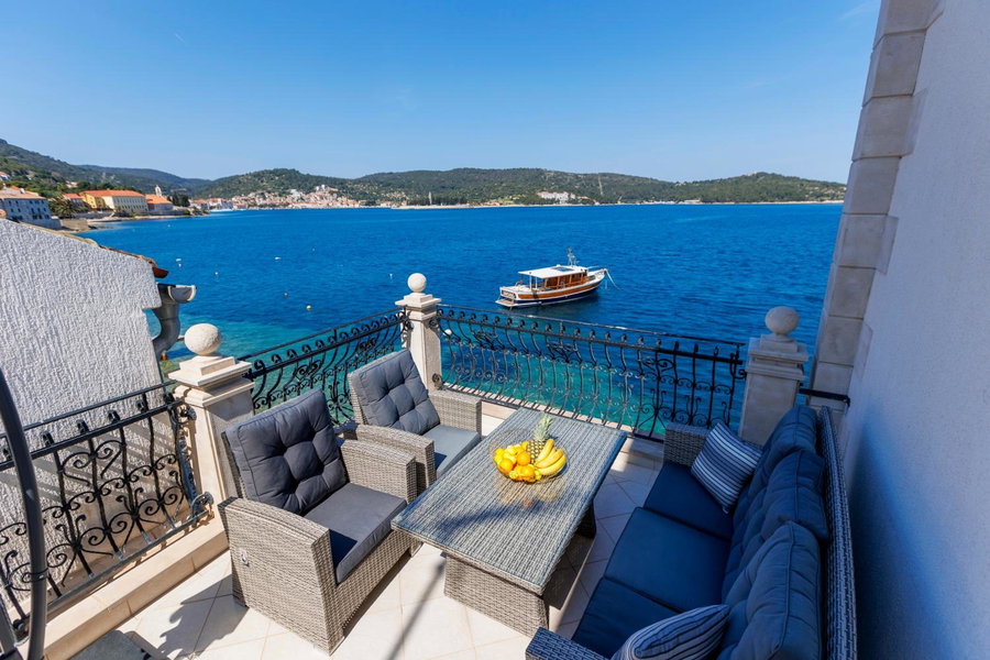 Seafront Apartment For4, Vis, Croatia