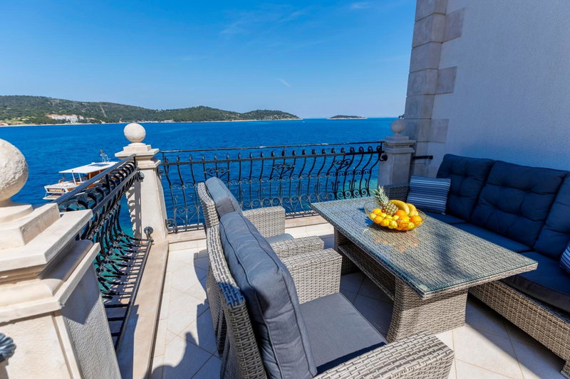 Seafront Apartment For4, Vis, Croatia