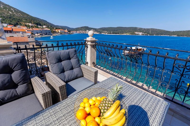 Seafront Apartment For4, Vis, Croatia
