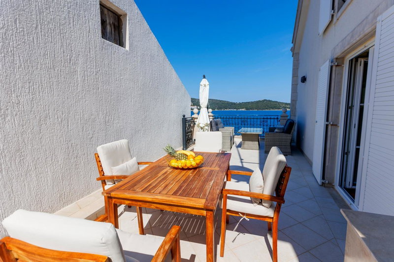 Seafront Apartment For4, Vis, Croatia