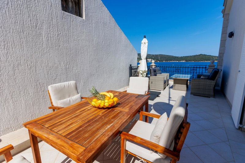 Seafront Apartment For4, Vis, Croatia