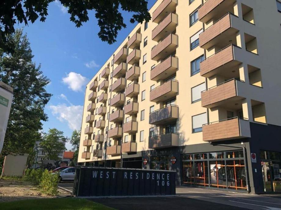 Hotel · Studio Apartman KRILA WINGS- parking in garage, Zagreb