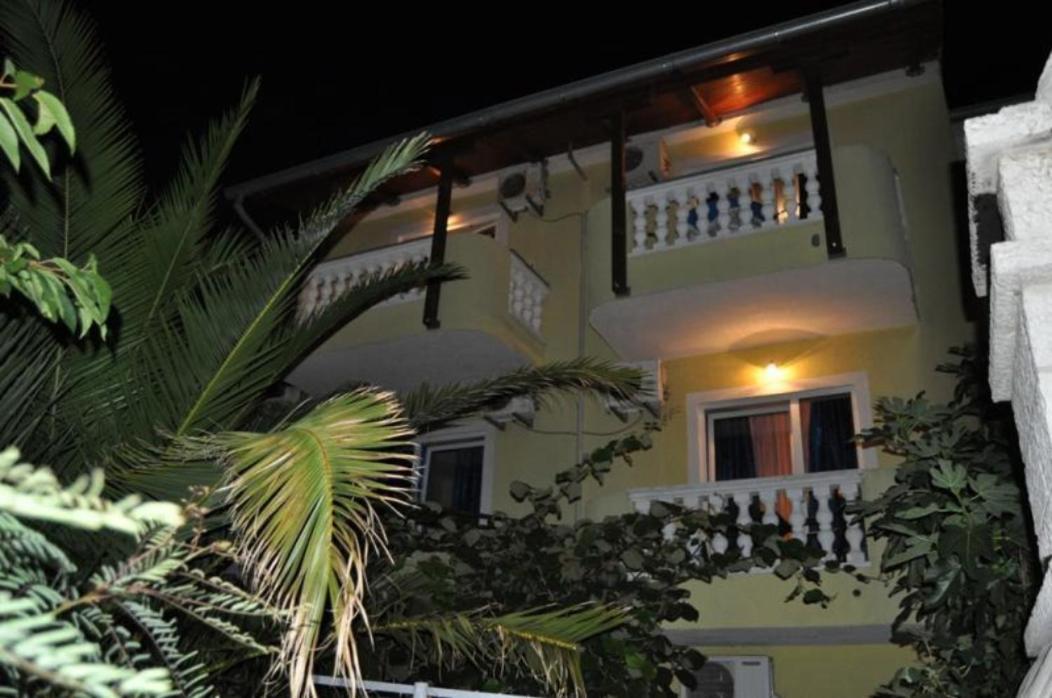 Hotel · Cozy apartment with breakfast on request 1, Pula