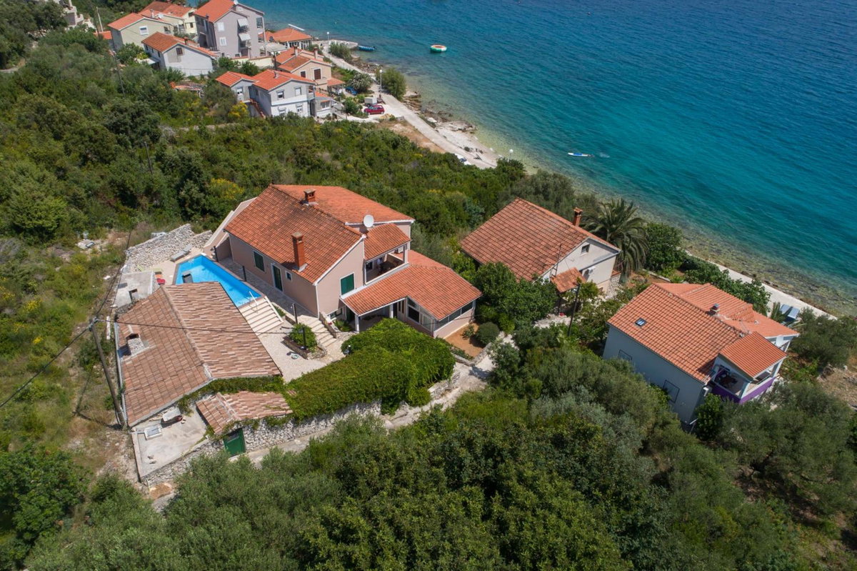 Hotel · Villa Lily Comfortable holiday residence, Veli Iž