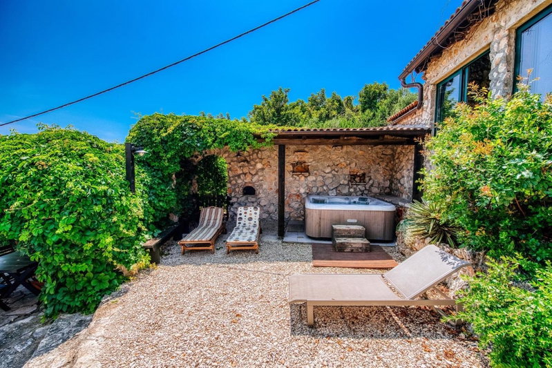 Villa Lily Comfortable holiday residence, Veli Iž, Croatia