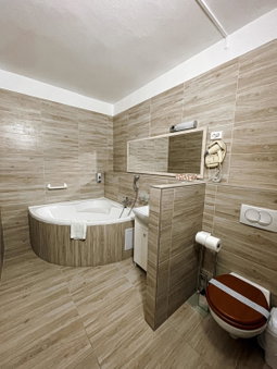 Öreg-tó Hotel és Rendezvénytér, Tata, Hungary