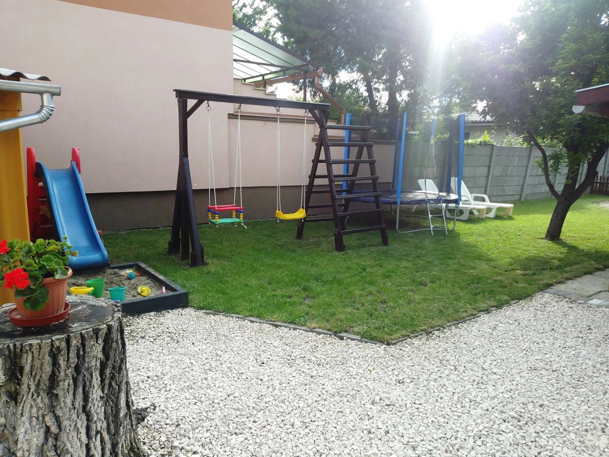 Hotel · Szivárvány Apartman, Gyula