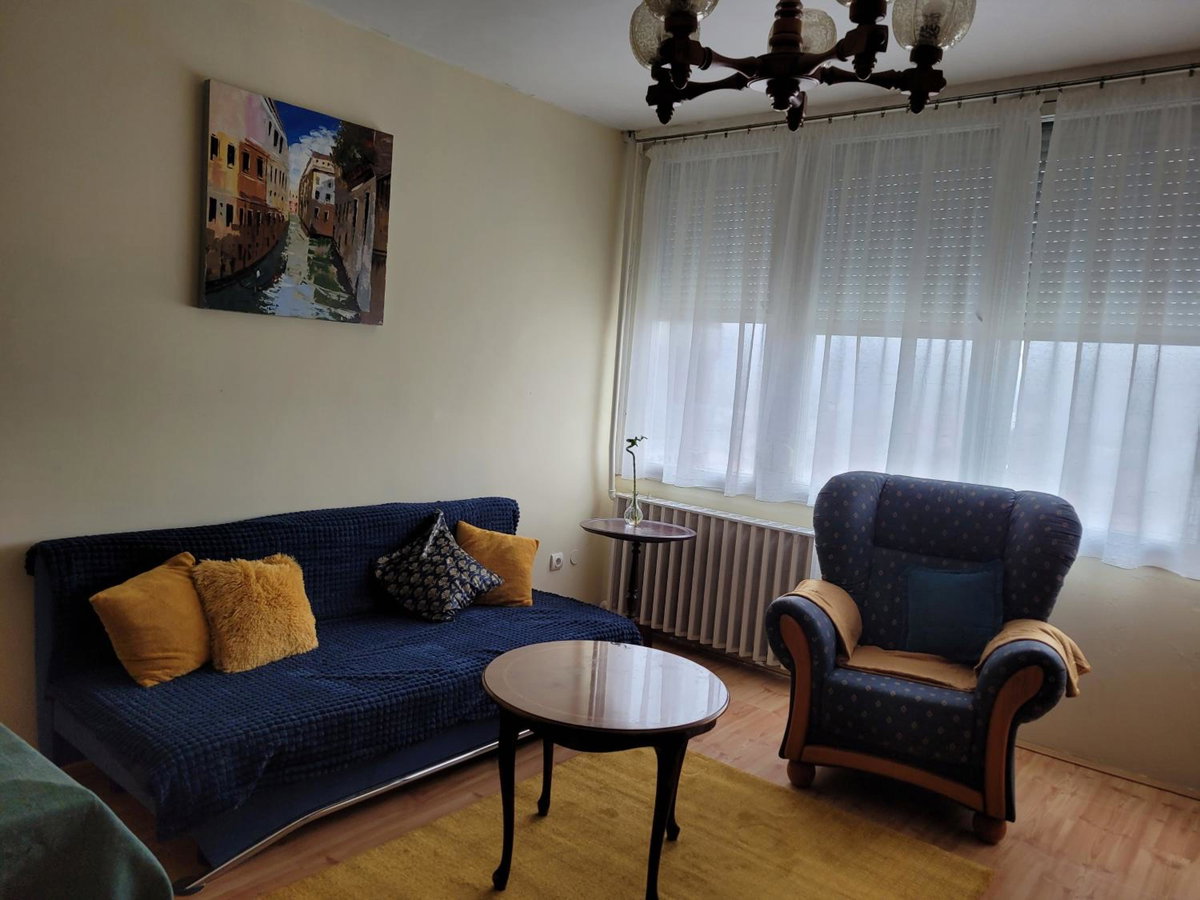 Sylvis Place, Hungary