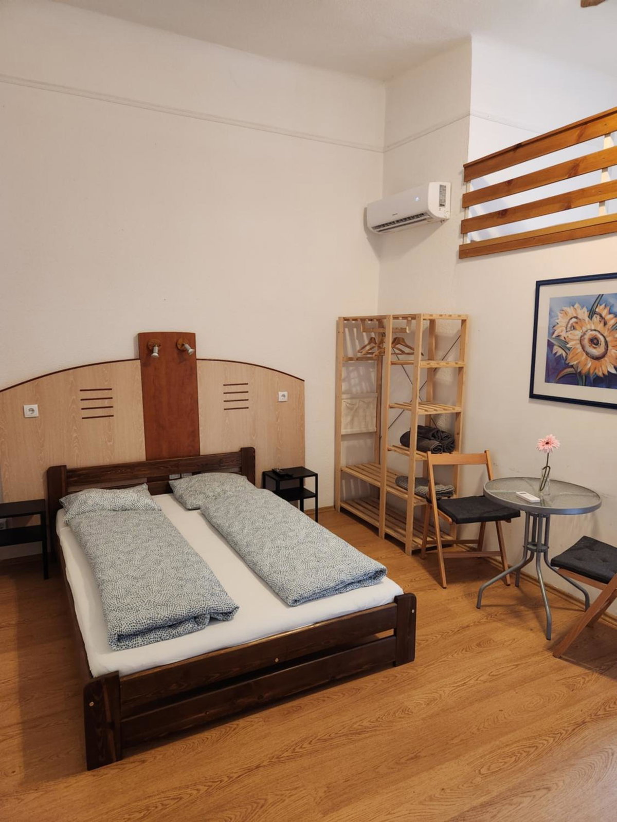 apartman Deisi, Hungary