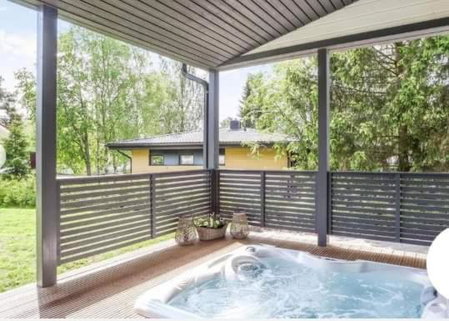 Hienoa talo porealtaalla lähellä Helsinkiä ja lentokenttää, Tuusula, Finland