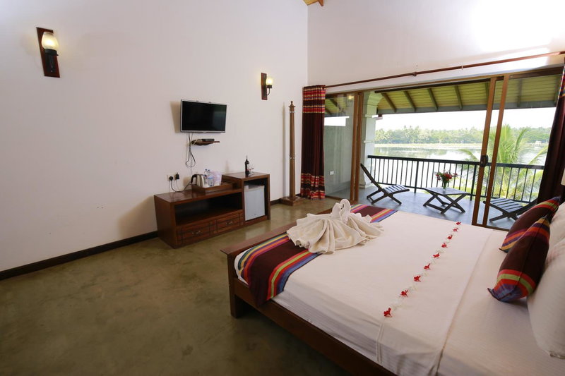 Diya Dahara Lake Resort, Tissamaharama, Sri Lanka