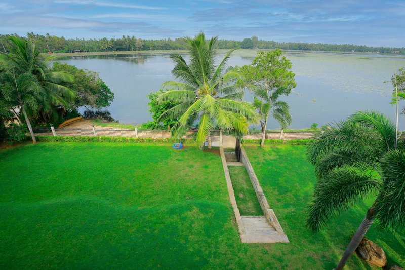 Diya Dahara Lake Resort, Tissamaharama, Sri Lanka
