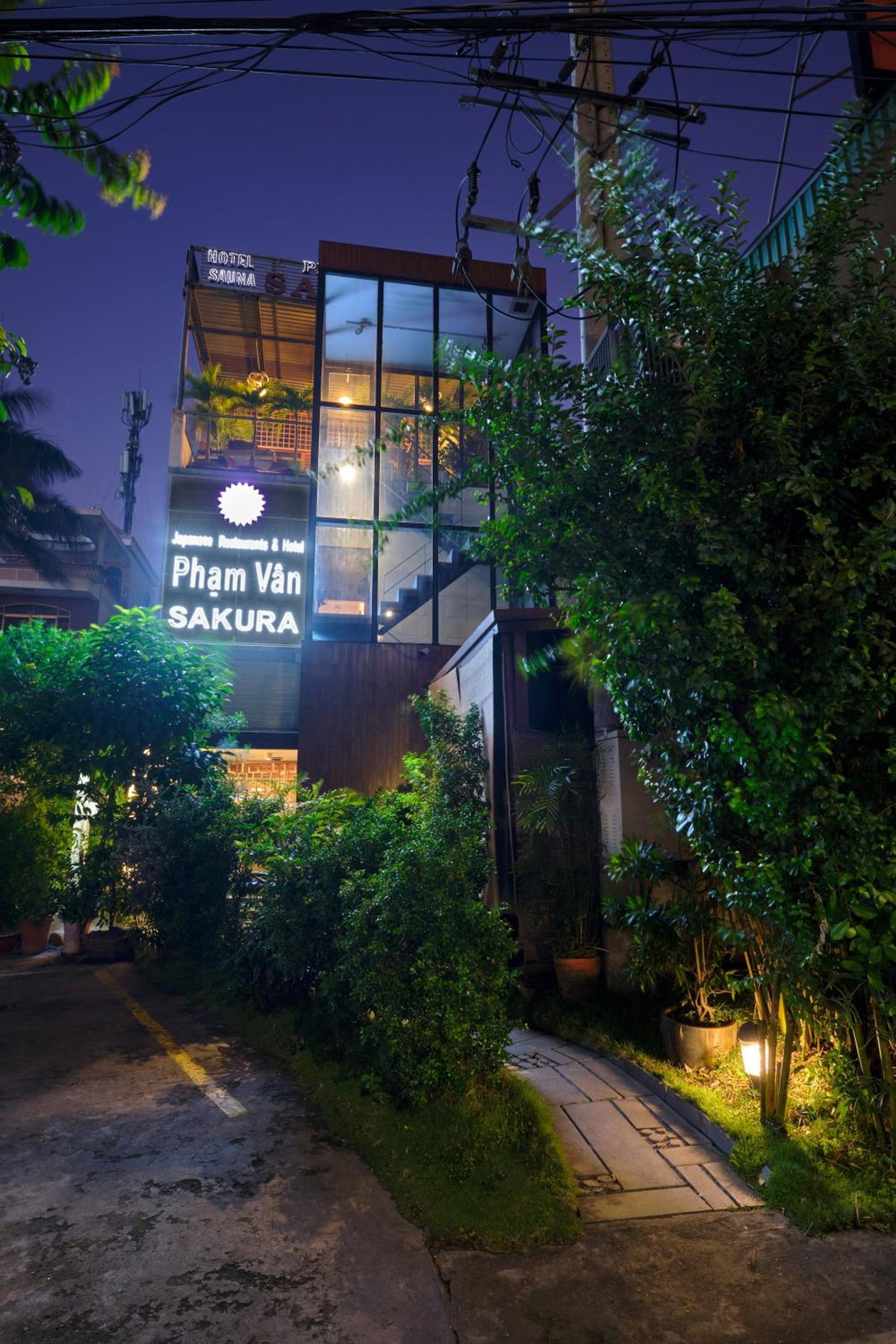 Phạm Vân Sakura Hotel, Vietnam