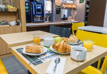 Spacious Central Retro Apartment - Free Parking, Joue-les-Tours, France