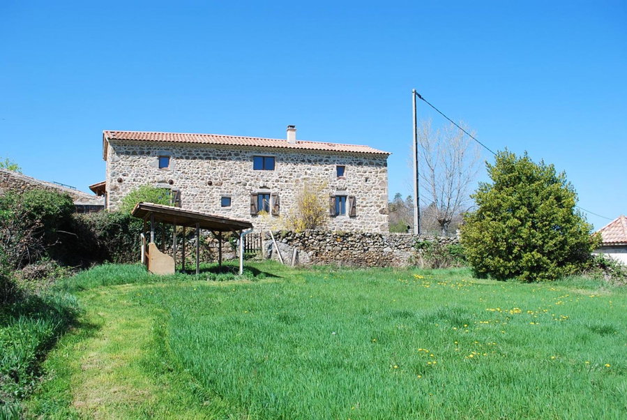 Ferme de la Combe - The Goldy's Farm, Saint-Jeure-dʼAy, France