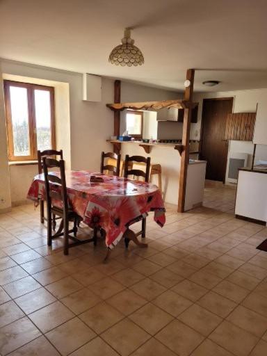 Ferme de la Combe - The Goldy's Farm, Saint-Jeure-dʼAy, France