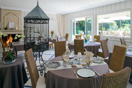 Logis Hôtel Auberge Du Centre Châteaux de la Loire, Chitenay, France