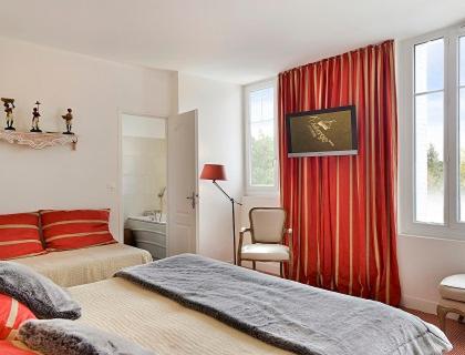 Logis Hôtel Auberge Du Centre Châteaux de la Loire, Chitenay, France