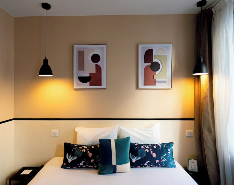 Hotel Lilas Blanc, Paris, France