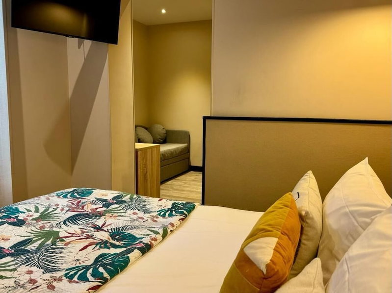Hotel Lilas Blanc, Paris, France
