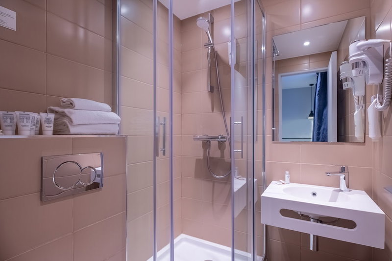 Hotel Lilas Blanc, Paris, France