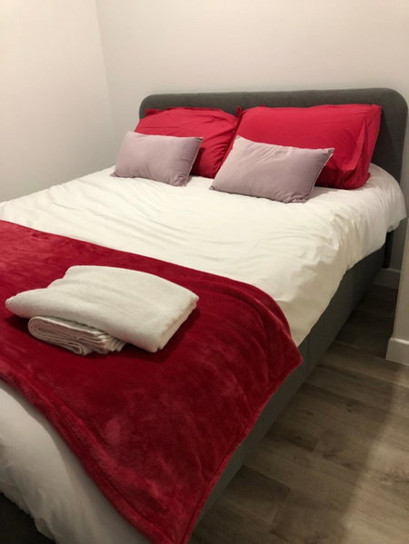 Luxury 2BD 2BA with Roof Top Pool, Hot Tub & Gym, Lyon, France