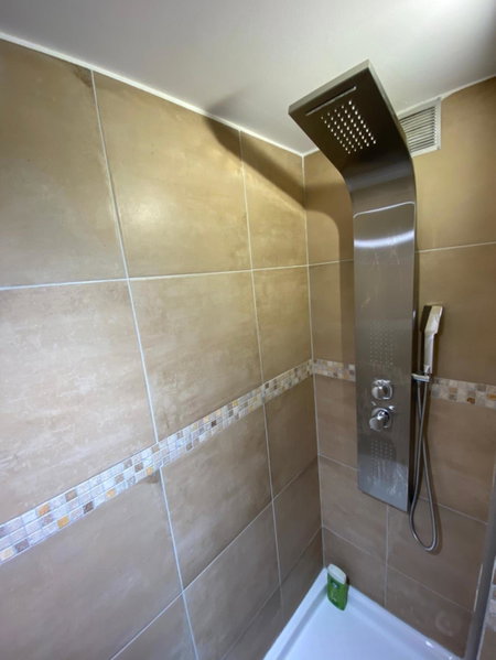 Luxury 2BD 2BA with Roof Top Pool, Hot Tub & Gym, Lyon, France