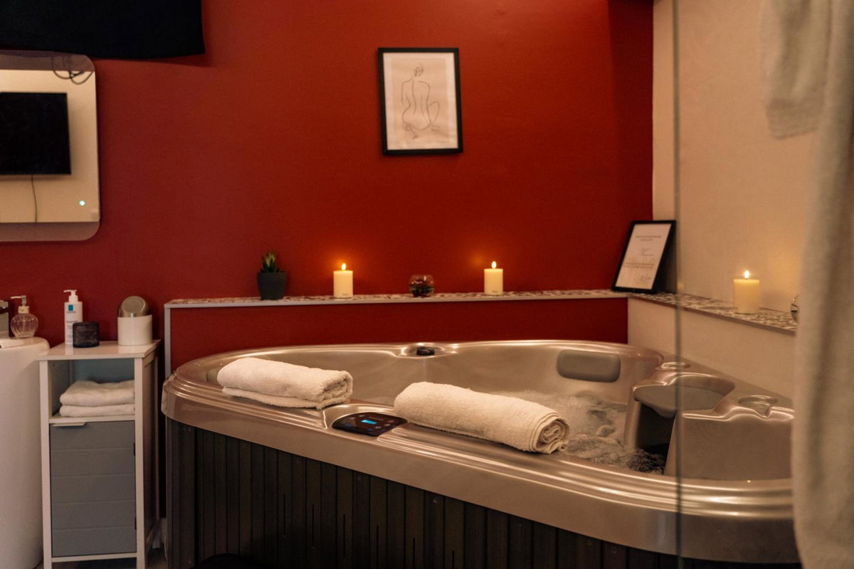 Ignite Love Room, France