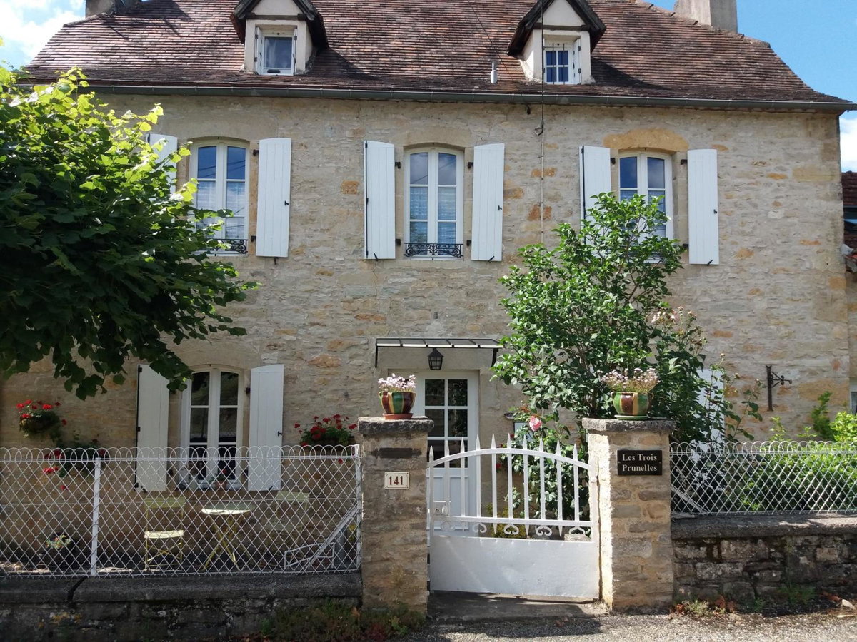 Hotel · Les Trois Prunelles, Saint-Pierre-Toirac