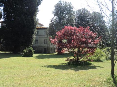 Villa La Dogana - B&B with a lovely garden - Private parking - Slow living in an old-fashioned historical home, Lucca, Italy