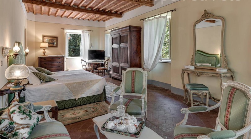 Villa La Dogana - B&B with a lovely garden - Private parking - Slow living in an old-fashioned historical home, Lucca, Italy