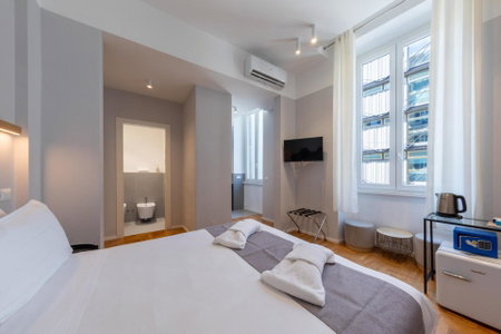 Carrara 24, Rome, Italy