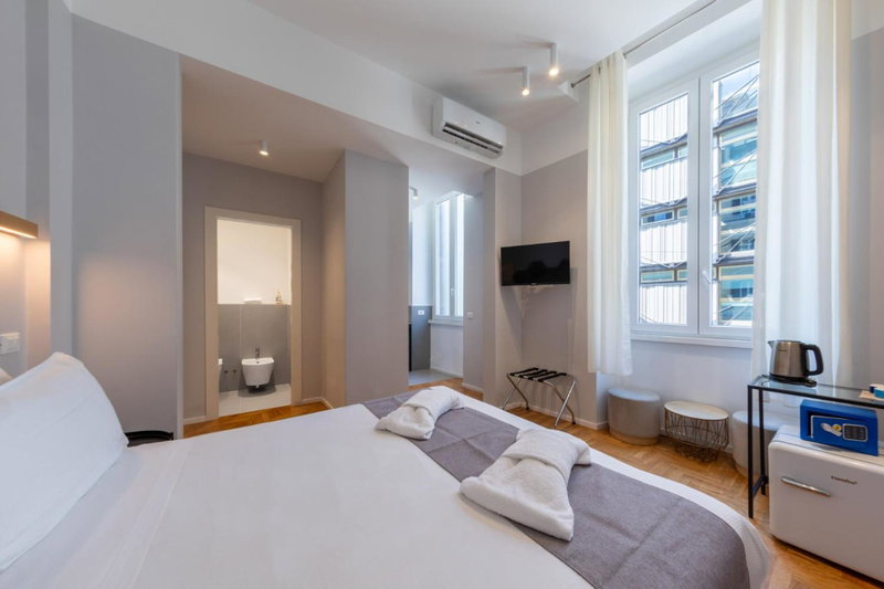 Carrara 24, Rome, Italy