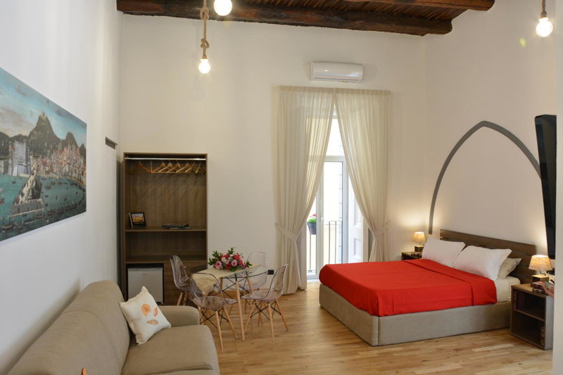 Domus Studio 25 bed & breakfast, Naples, Italy
