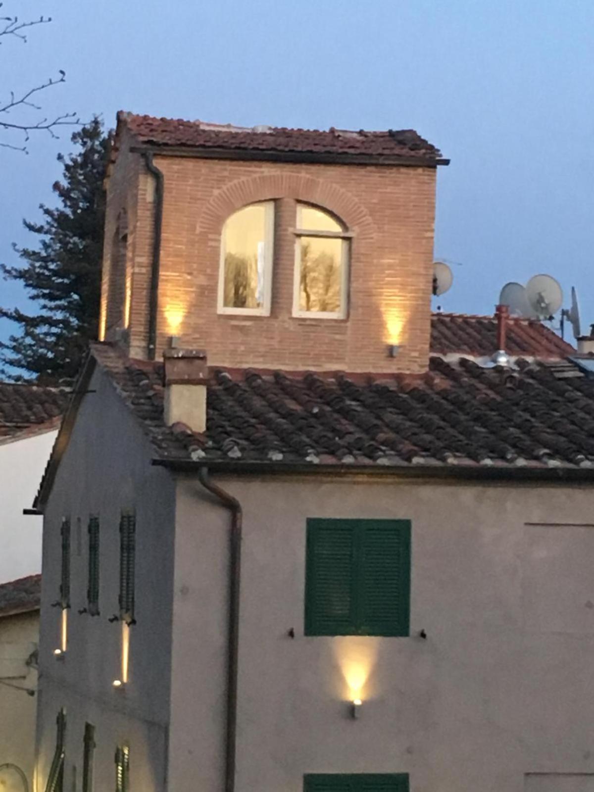 Inside the Wall, Italy