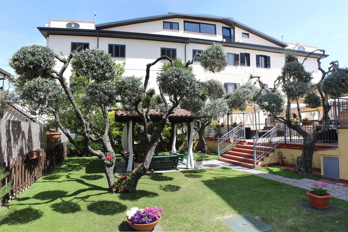 Hotel · Hotel Nespolo D'Oro, Lariano