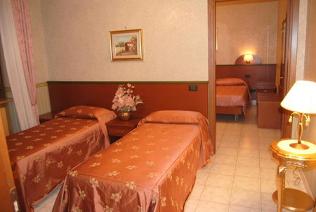 Hotel Nespolo D'Oro, Lariano, Italy